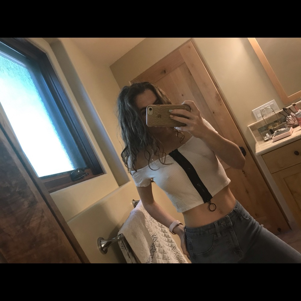 Emma and sam zip crop